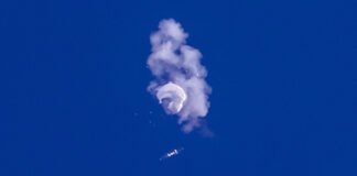 China expresa fuerte descontento por el derribo de su globo en EU