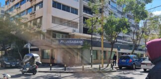 Grupo de Libaneses quemaron dos bancos por la drástica devaluación de su moneda