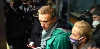 Opositor ruso Navalni pierde siete kilos y es enviado a una celda especial por seis meses