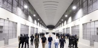 Bukele inaugura cárcel para unos 40.000 pandilleros