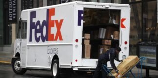 FedEx despedirá a más del 10 % de sus directivos y ejecutivos