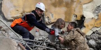 Más de 8.000 personas rescatadas de los escombros del terremoto en Turquía