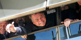 Jair Bolsonaro regresó a Brasil tras tres meses en Estados Unidos