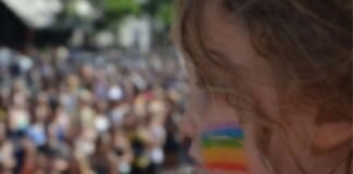 Iowa y Georgia ilegalizan los procedimientos trans en menores