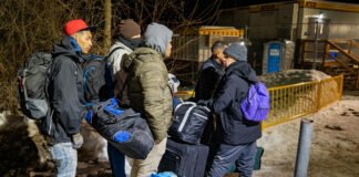 Canada comienza a deportar migrantes tras acuerdo con EEUU