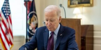 Biden confirma con su primer veto su compromiso con las políticas Woke