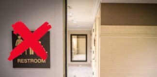 Arkansas prohíbe a las personas trans usar baños que no correspondan a su género biológico