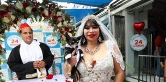 Se cansó de los hombres y se casó con su perro Se cansó de los hombres y se casó con su perro - thefreedompost.net