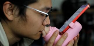 Una empresa china crea un dispositivo para besar a distancia Una empresa china crea un dispositivo para besar a distancia - thefreedompost.net