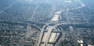 Se avecina nuevo problema: en California acusan a los blancos de “contaminar los barrios negros con sus autos”