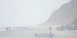 8 fallecidos luego que 2 botes sospechosos de contrabando volcaran frente a las costas de San Diego