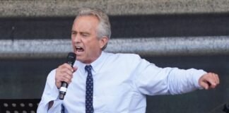 Robert Kennedy Jr. reta a Biden y se postula para las elecciones de 2024