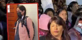 Detienen a hombre vestido de alumna en un baño en Perú