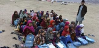 Talibanes extienden el veto a la educación a niños