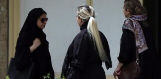 Justicia iraní presenta cargos contra dos actrices por no usar el velo