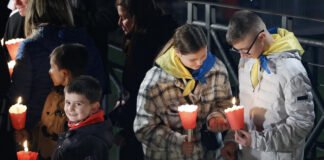 Ucrania protesta ante El Vaticano por dejar participar a Niño ruso en procesión del viernes santo