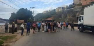 Ocho pescadores desaparecidos tras naufragio en Sucre