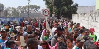 Centenar de migrantes escapan de centro migratorio en México