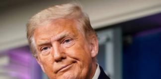 Trump viaja hoy hacia Nueva York para comparecer mañana martes ante juez