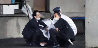 Evacuado el primer ministro de Japón por una explosión durante un acto