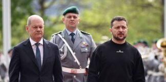 Zelenski es recibido con honores militares por Scholz en la Cancillería