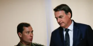 Policía brasileña allana casa de Jair Bolsonaro en una causa por datos falsos sobre vacunas