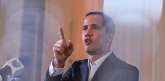 Juan Guaidó dice que solo está «de visita» en EEUU