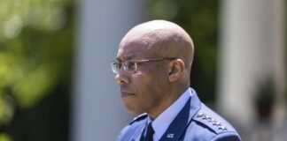 Biden presenta a general afroamericano para el Estado Mayor Conjunto de EEUU