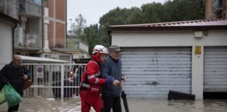 Cinco muertos y 5.000 evacuados por inundaciones en Italia (+ vídeo)