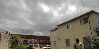 Hallan cerca del muro fronterizo narcotúnel que conecta México con EEUU
