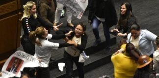 Bolivia: Peleas e insultos entre legisladoras del MAS y oposición marcan interpelación a Del Castillo