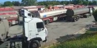 Conductores muestran acumulación de cisternas en refinerías
