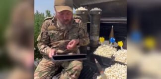 Comandante ucraniano come cotufas mientras mira el conflicto ruso