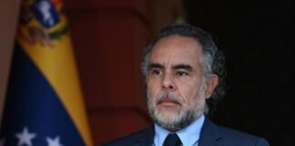 Benedetti seguirá siendo embajador de Colombia en Venezuela hasta el 19 de julio