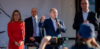 Multitud abuchea a Scholz y lo llama «mentiroso» e «instigador de la guerra»