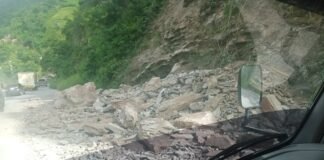Nuevo derrumbe complica tránsito por la carretera Panamericana a la altura de Los Limites