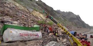 Mueren ocho niños en un deslizamiento de tierra en Pakistán