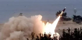 Pionyang lanza dos misiles en aparente respuesta a llegada de submarino
