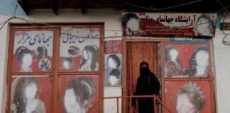 Talibanes prohíben los salones de belleza para mujeres en Afganistán