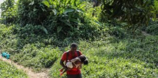 Más de 40.000 niños han cruzado este año la selva del Darién, algunos abandonados