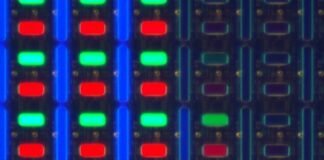 Así es un celular debajo del microscopio