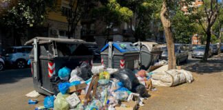 Roma vuelve a estar sumergida por toneladas de basura