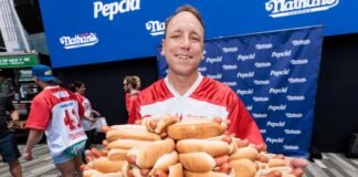 Coronan al nuevo rey del «hot dog» en Nueva York