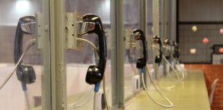 Texas enviará a prisión estatal a mujeres migrantes por delitos menores