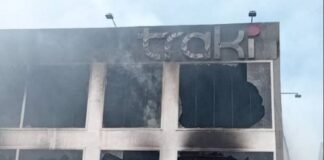 Un incendió destruyó una sucursal de la tienda Traki en Valencia