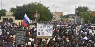 Francia pide a Níger «garantizar plenamente» la seguridad de las embajadas