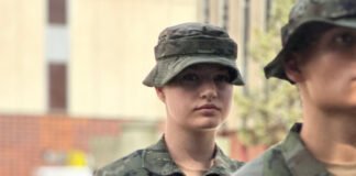 Las primeras imágenes de la princesa Leonor vestida de militar