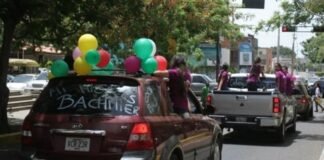 Joven murió tras caer de un camión durante una caravana de bachilleres