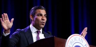 El alcalde de Miami Francis Suárez se retira de las primarias republicanas