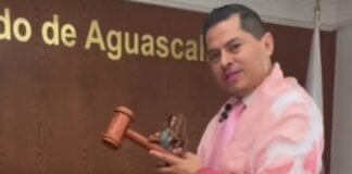 Magistrado se presentó como «Le Barbie Magistrade»